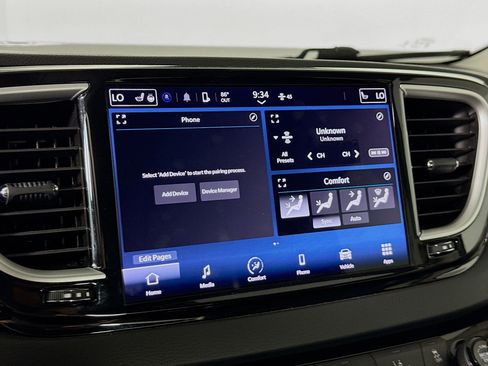 Used 2023 Chrysler Pacifica Touring-L FWD image 16