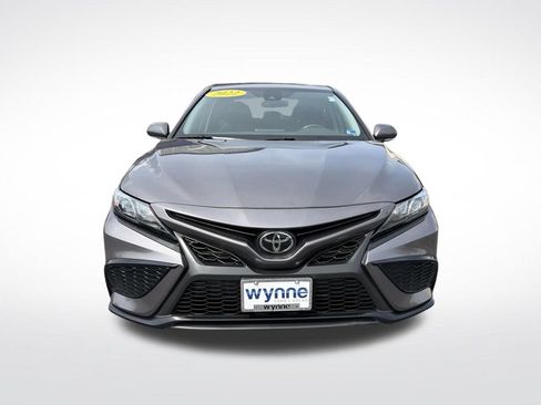 Used 2022 Toyota Camry SE FWD image 3