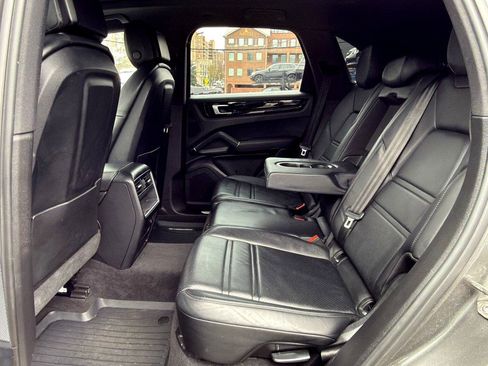Used 2020 Porsche Cayenne image 37