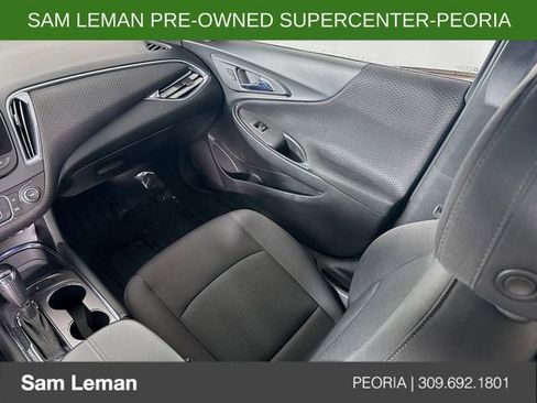 Used 2017 Chevrolet Malibu LT image 21