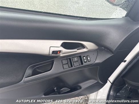 Used 2010 Toyota Matrix S image 13