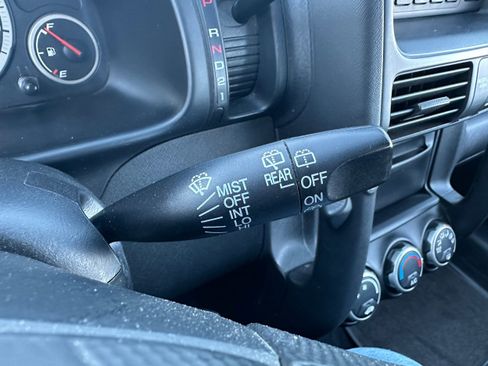 Used 2005 Honda CR-V LX image 22