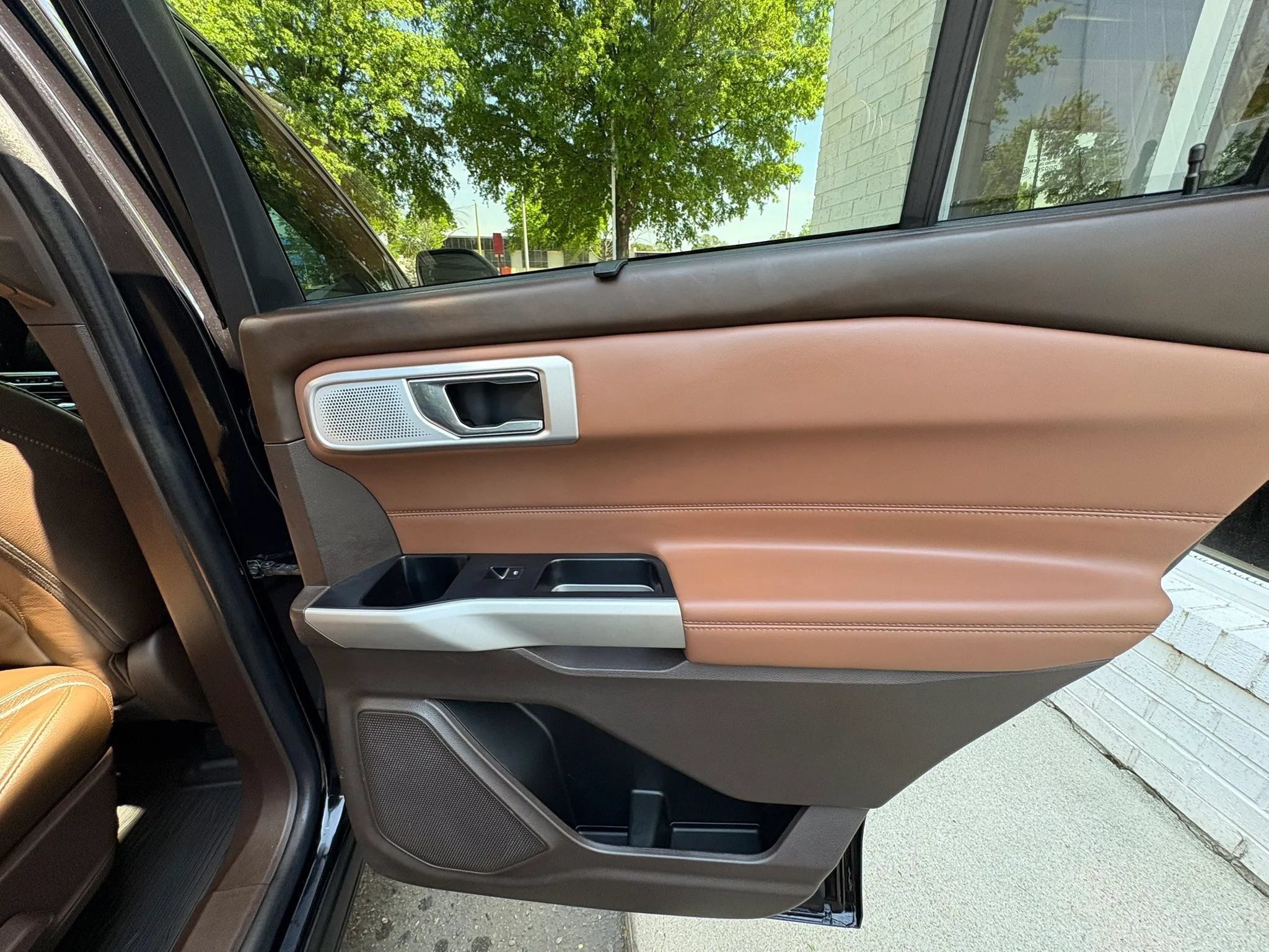 Used 2021 Ford Explorer King Ranch w/ Premium Technology Package AWD/4WD image 22