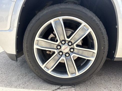 Used 2018 GMC Acadia Denali w/ Technology Package FWD image 9