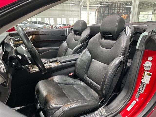 Used 2015 Mercedes-Benz SL 550 w/ Driver Assistance Package image 5
