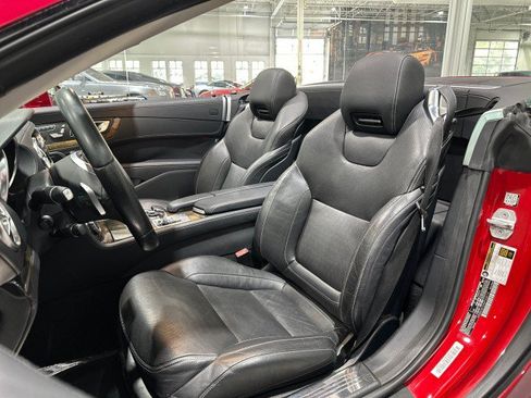 Used 2015 Mercedes-Benz SL 550 w/ Driver Assistance Package image 5