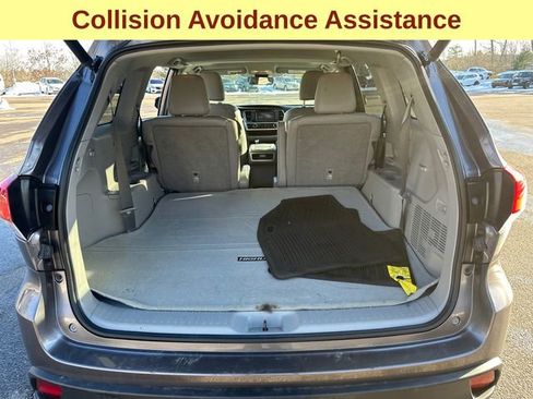 Certified 2019 Toyota Highlander XLE w/ Carpet Mat Package (TMS) image 12