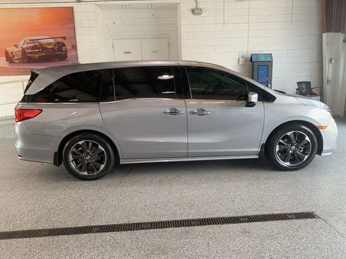Used 2024 Honda Odyssey Elite image 11