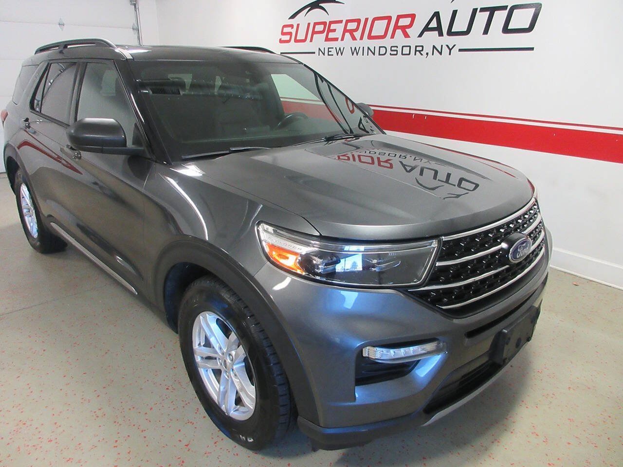 Used 2020 Ford Explorer XLT w/ Equipment Group 202A AWD/4WD image 11