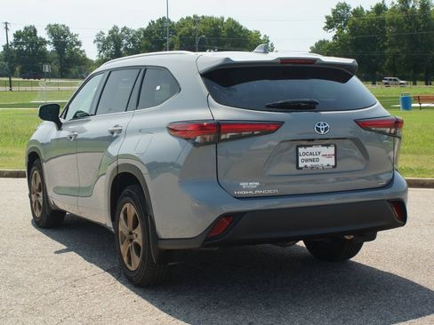 Used 2022 Toyota Highlander Bronze Edition AWD/4WD image 17