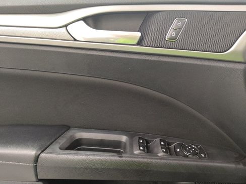 Used 2019 Ford Fusion SE FWD image 27
