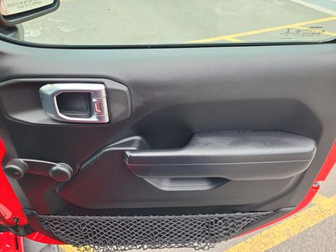 Used 2018 Jeep Wrangler Unlimited Sport image 18