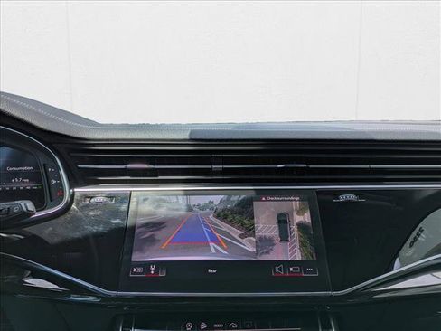 Used 2023 Audi Q7 3.0T Premium Plus image 12