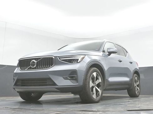 Used 2023 Volvo XC40 B4 Ultimate FWD image 29