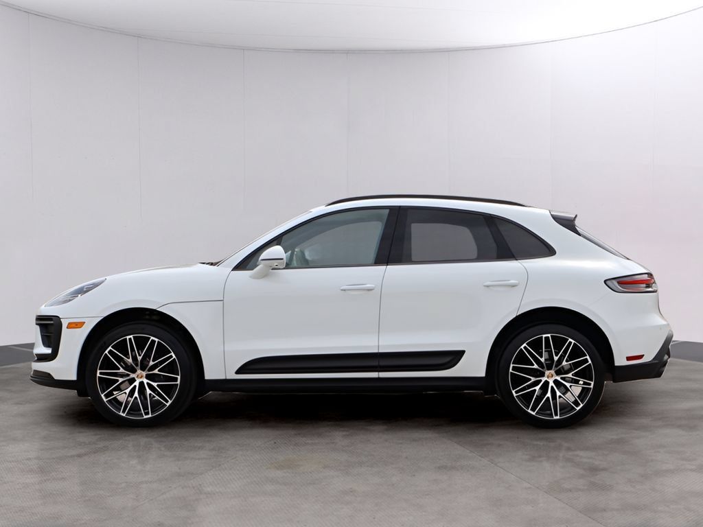 Used 2026 Porsche Macan AWD/4WD image 2
