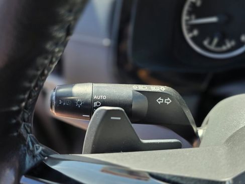 Used 2023 Nissan Pathfinder SL FWD image 35