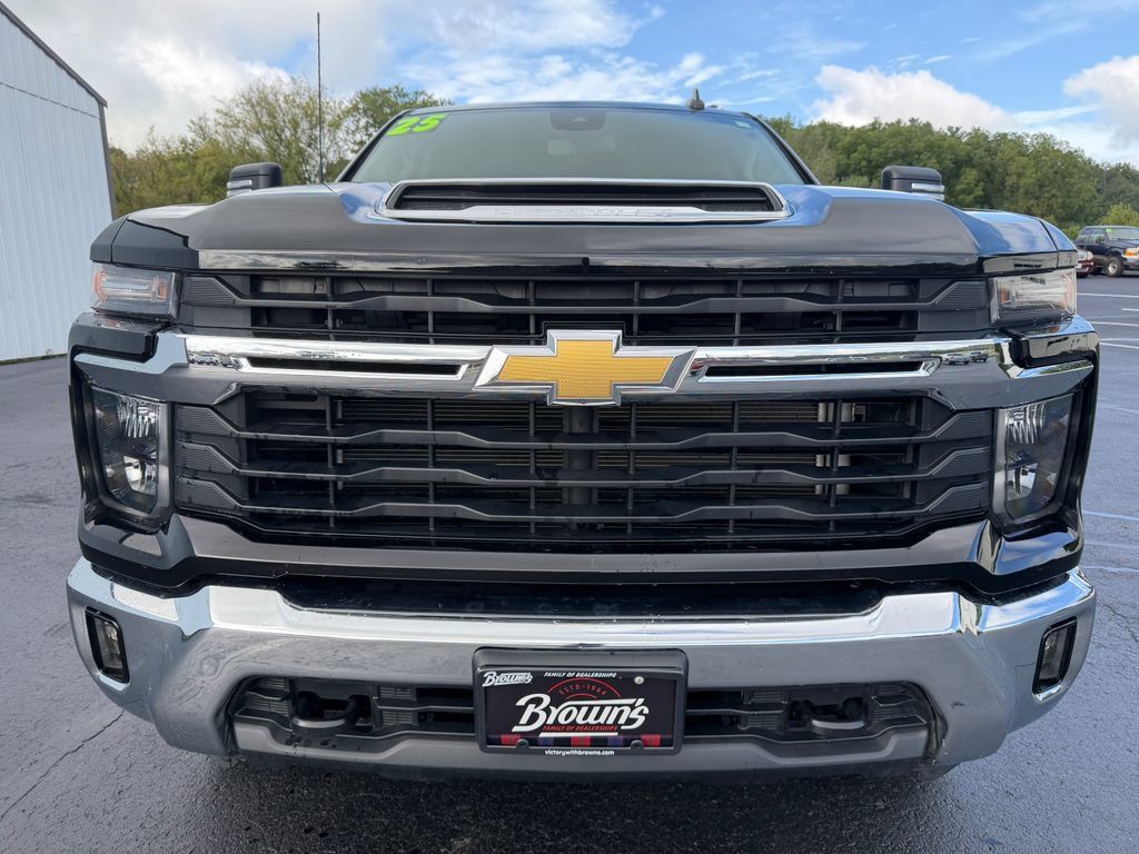 Used 2025 Chevrolet Silverado 2500 LT w/ Convenience Package AWD/4WD image 2