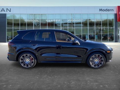 Used 2018 Porsche Cayenne GTS image 4