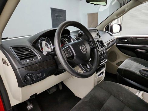 Used 2016 Dodge Grand Caravan SE w/ Quick Order Package 29E SE FWD image 13