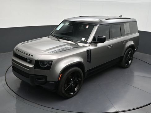 Used 2024 Land Rover Defender 130 X-Dynamic SE AWD/4WD image 15