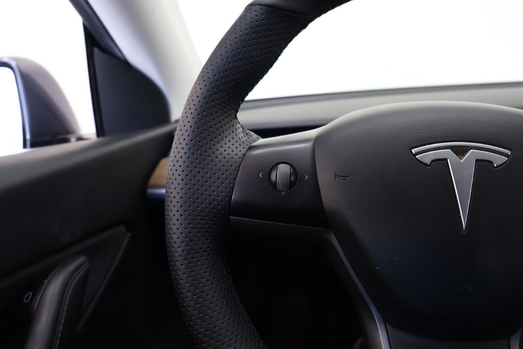 Used 2021 Tesla Model Y Long Range AWD/4WD image 24