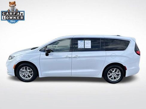 Used 2024 Chrysler Pacifica Touring-L FWD image 5