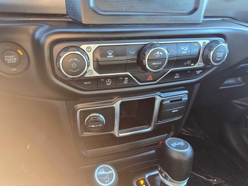 Used 2022 Jeep Wrangler Unlimited Sport image 30