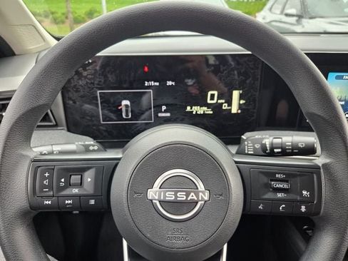 Used 2025 Nissan Kicks SV FWD image 29