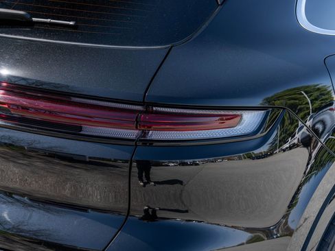 Used 2024 Porsche Cayenne S image 14