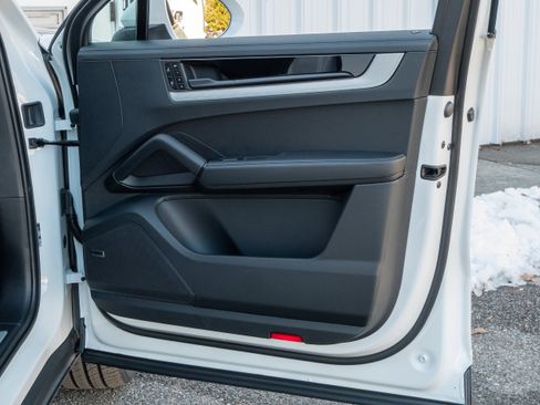 New 2026 Porsche Cayenne S image 28