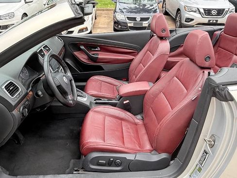 Used 2009 Volkswagen Eos Lux FWD image 24