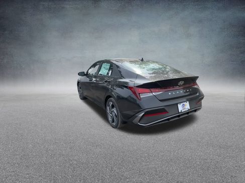 Used 2025 Hyundai Elantra Sport FWD image 19