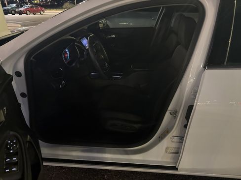 Used 2023 Chevrolet Malibu LT image 5