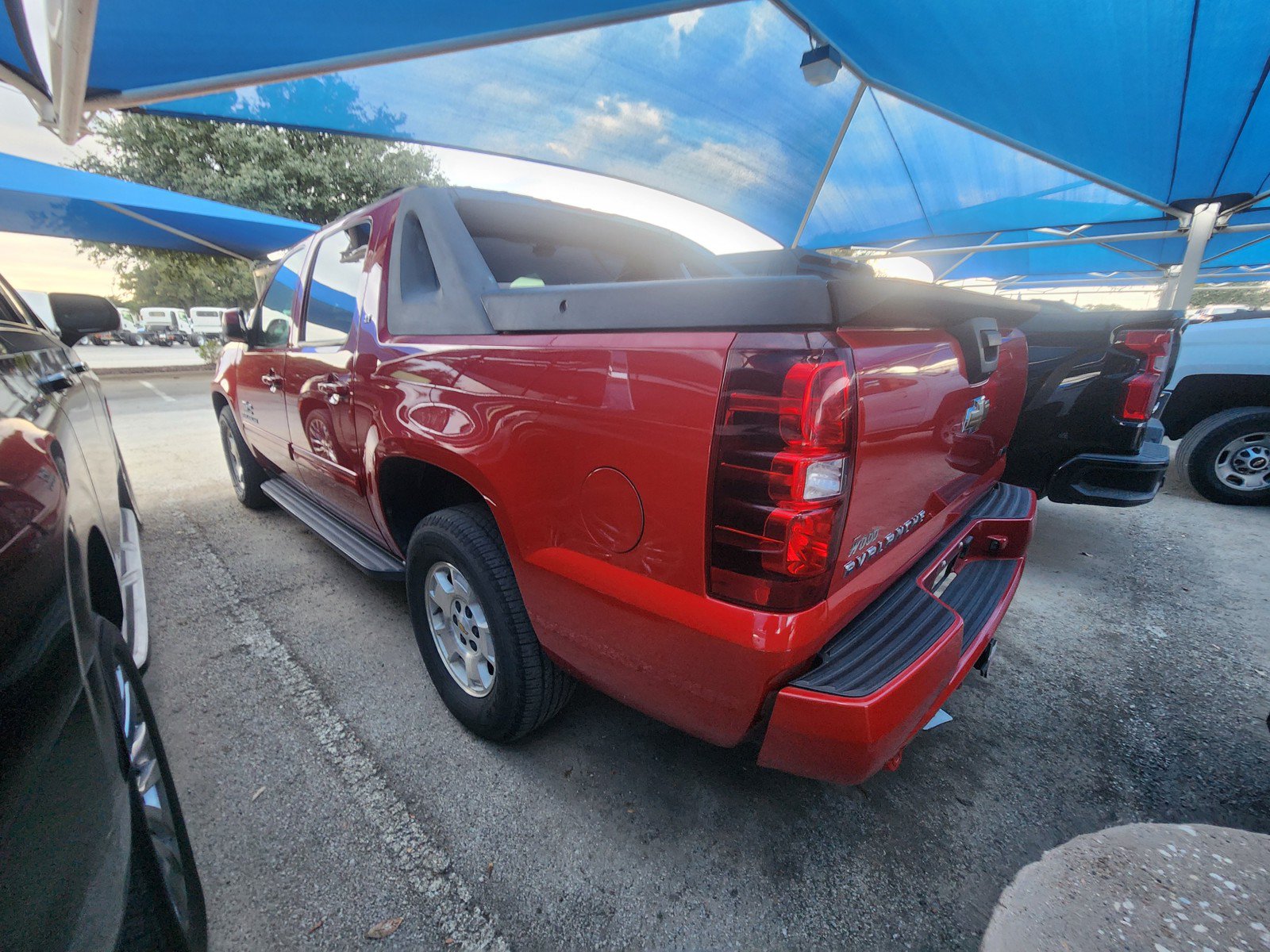 Used 2011 Chevrolet Avalanche LT RWD image 3