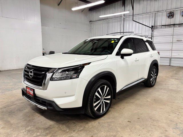 Used 2023 Nissan Pathfinder Platinum FWD image 3