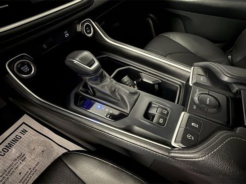 Used 2024 Toyota Grand Highlander XLE image 39