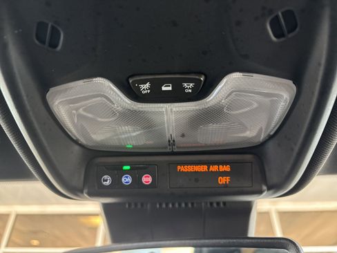 Certified 2025 GMC Canyon AT4 w/ AT4 Premium Package image 18