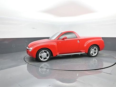 Used 2004 Chevrolet SSR w/ Preferred Equipment Group image 4