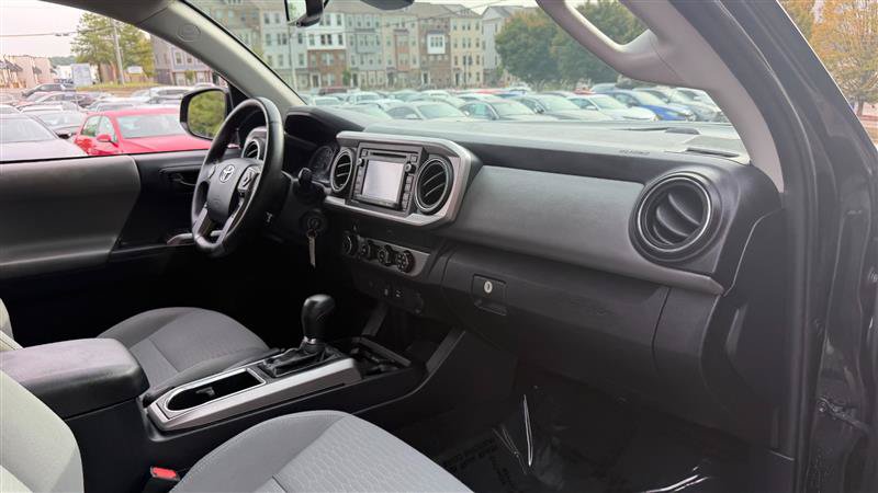 Used 2019 Toyota Tacoma SR5 AWD/4WD image 7