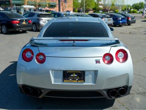Used 2009 Nissan GT-R Premium AWD/4WD image 10