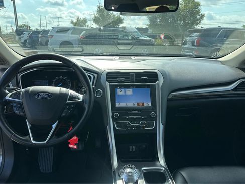 Used 2019 Ford Fusion SEL image 9