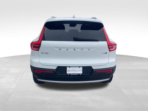 Used 2020 Volvo XC40 T5 Momentum image 5