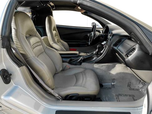 Used 2000 Chevrolet Corvette w/ Memory Pkg image 30