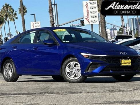 Certified 2025 Hyundai Elantra SE image 1