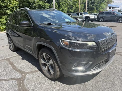 Used 2019 Jeep Cherokee Limited AWD/4WD image 5
