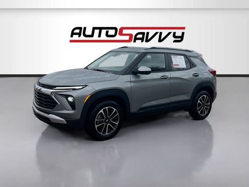 Used 2025 Chevrolet TrailBlazer LT FWD image 3