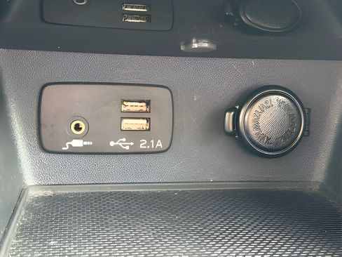 Used 2024 Subaru Forester Premium AWD/4WD image 6