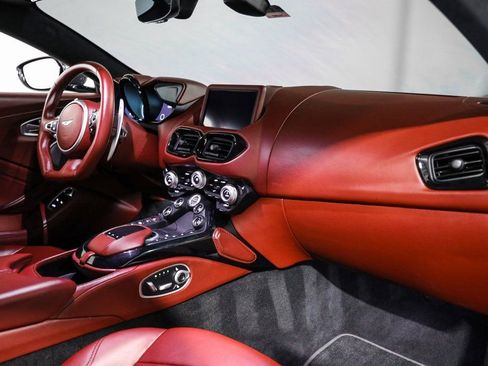 Used 2020 Aston Martin V8 Vantage Coupe image 28