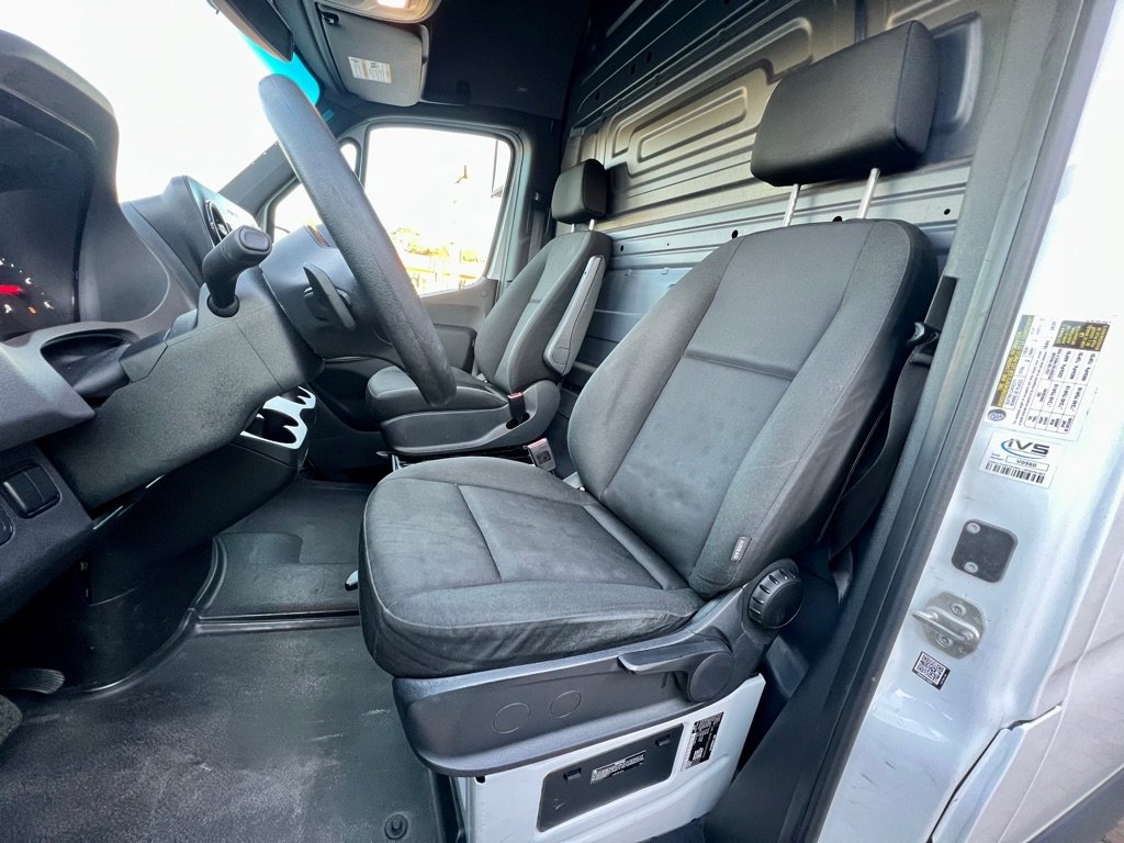 Used 2019 Freightliner Sprinter 2500 RWD image 12