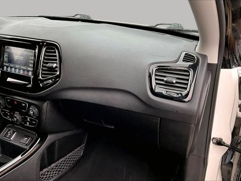 Used 2021 Jeep Compass Latitude FWD image 18